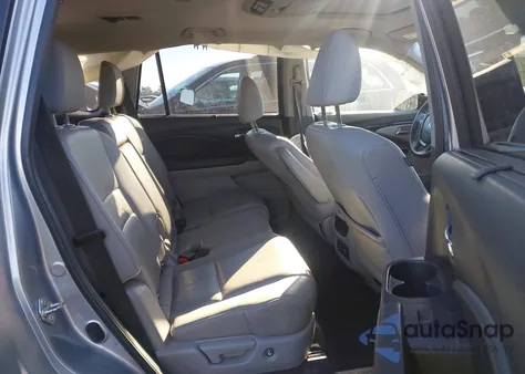 2017 Honda Pilot Touring z USA, uszkodzony, nr VIN 5FNYF6H96HB099542